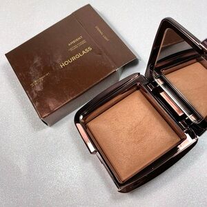 Hourglass Ambient Lighting Powder Eternal Light BNIB